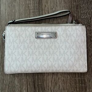 White Michael Kors MK Wristlet